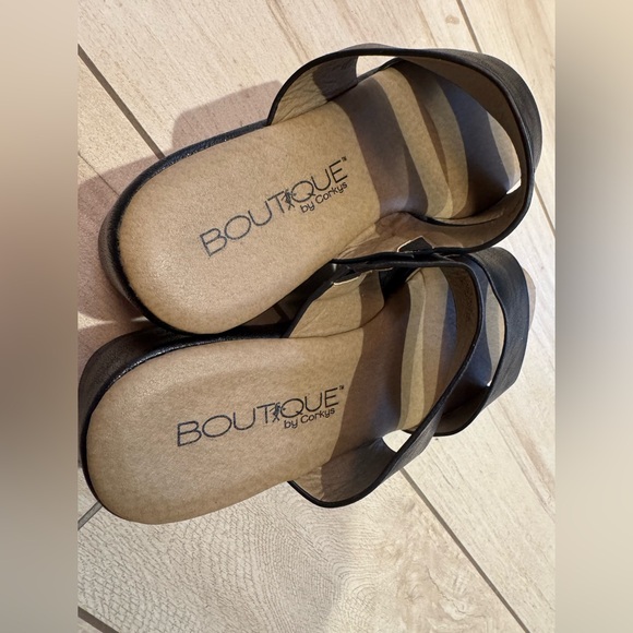 BOUTIQUE by CORKYS Black Shamrock Strappy Sandals - Picture 6 of 10